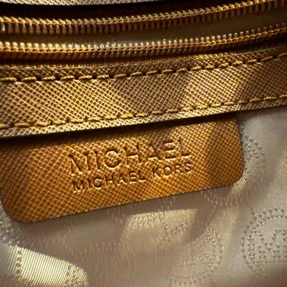 Michael Kors Hamilton Large Luggage Brown Tote - Picture 5 of 6